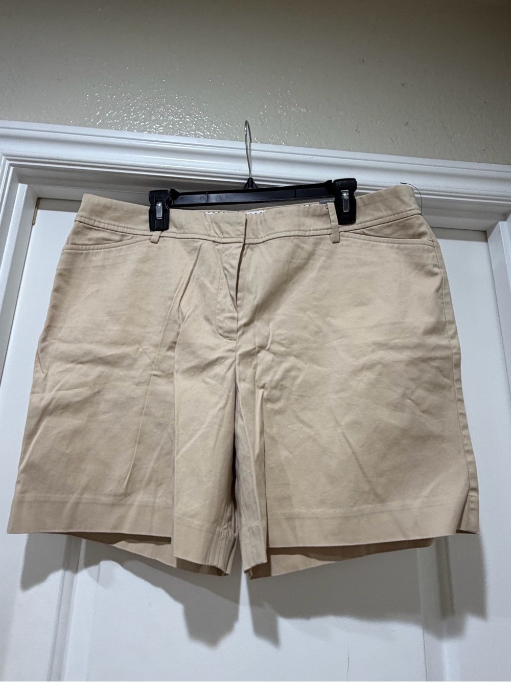 NWT Talbots Beige Perfect Short inseam 7” Bermuda Shorts Size 16